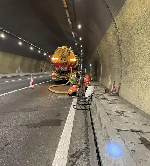 柘城隧道排水渠清淤